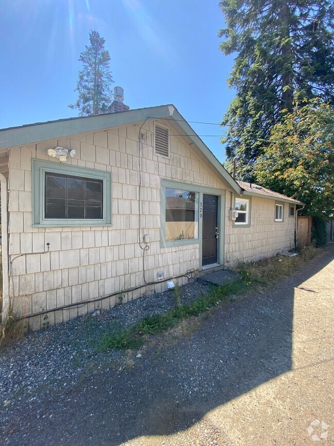 Building Photo - 2 Bedroom 1 Bathroom Home.