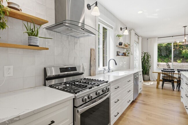 Photo - Remarkable Craftsman-4BR