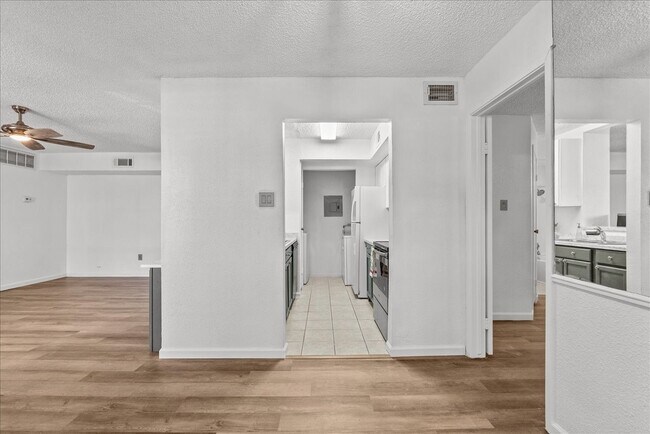 Building Photo - 1500 Bay Area Blvd Unit 339