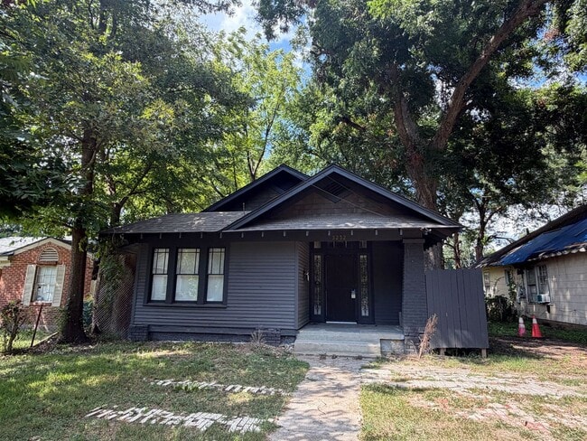 Building Photo - 852 Marianna St