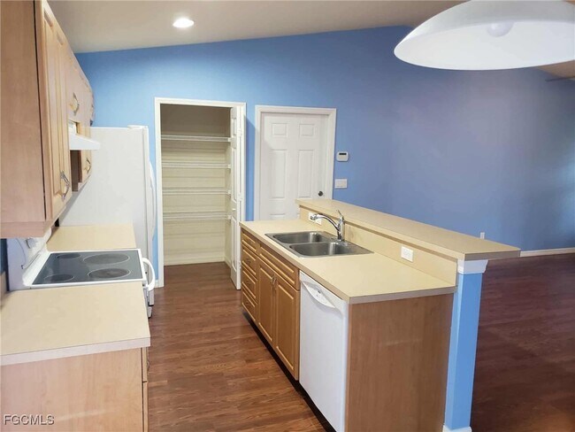 Photo - 5342 Bristo St