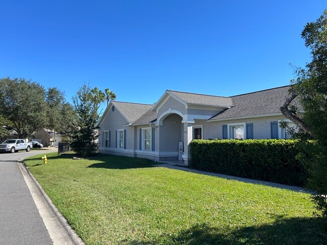 453 Island View Cir