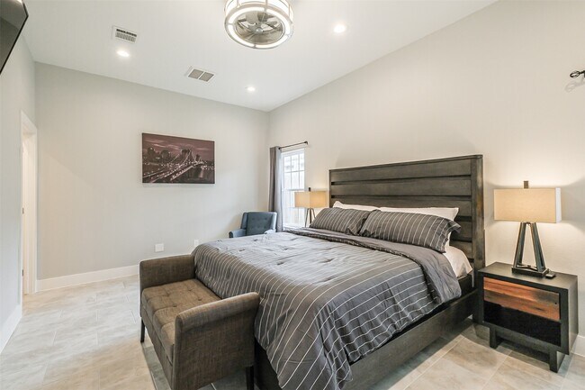 Photo - 7518 Dearborn St