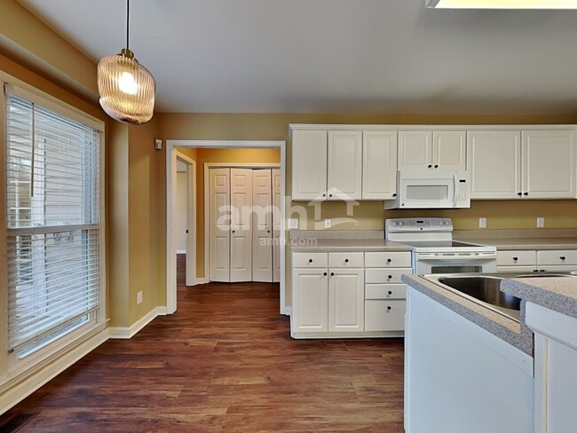Photo - 100 Lake Lennox Dr