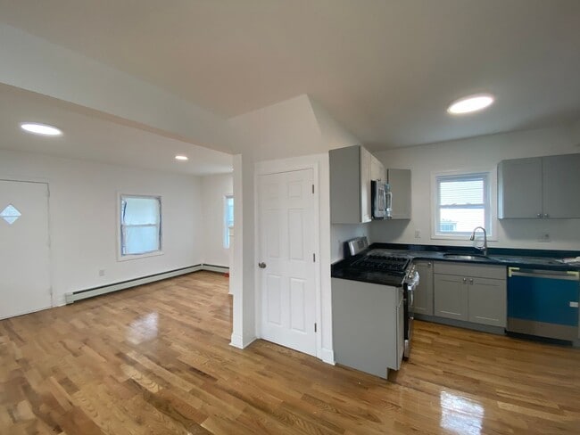 Photo - 1423 7th Ave