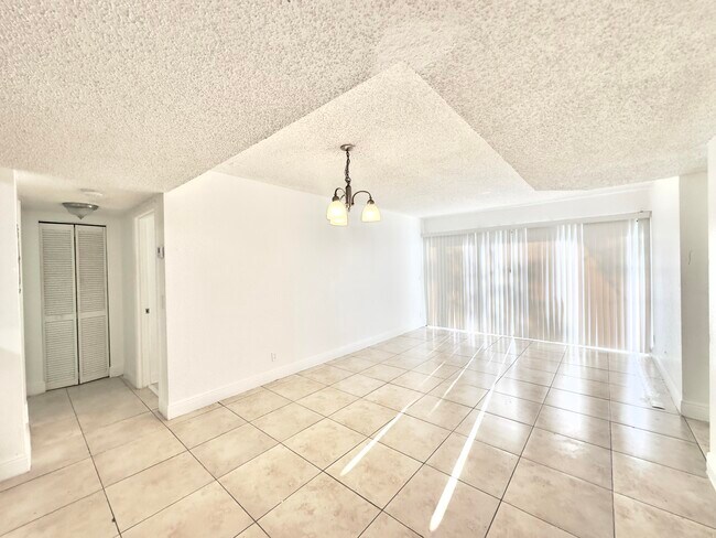 Photo - 1461 Windorah Way Unit B