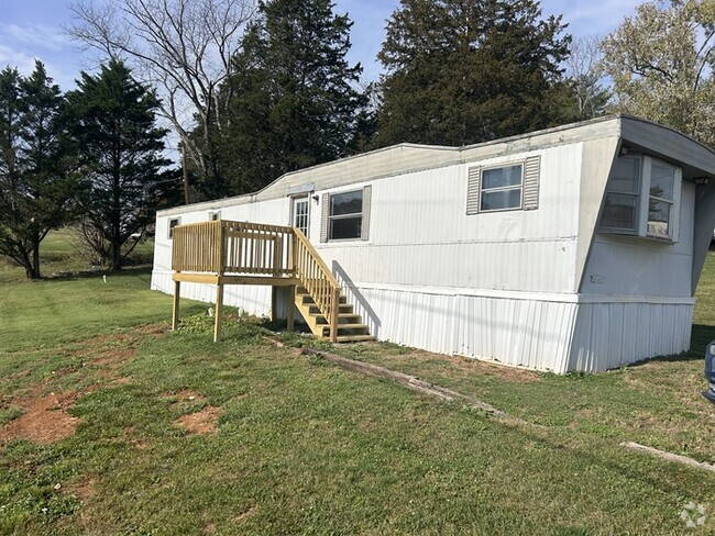 Building Photo - 2 Bedroom/1 Bathroom Mobile Home