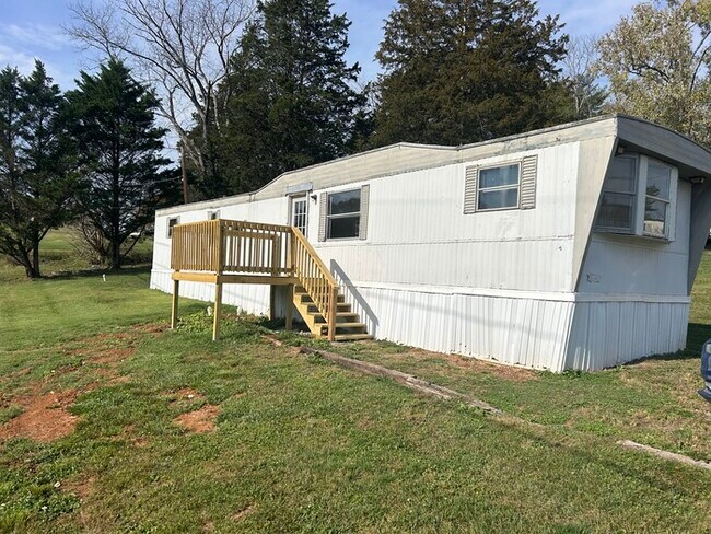 2 Bedroom/1 Bathroom Mobile Home - 2 Bedroom/1 Bathroom Mobile Home