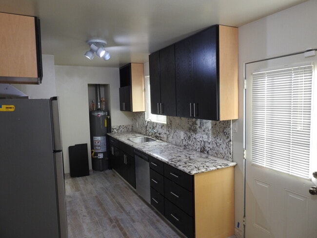 Building Photo - 413 34th St Unit 409