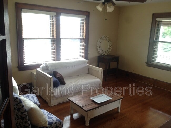 Photo - 356 Walnut Ave SW Unit SW Apt #F