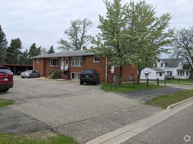 Building Photo - 8040 S Westnedge Ave Rental