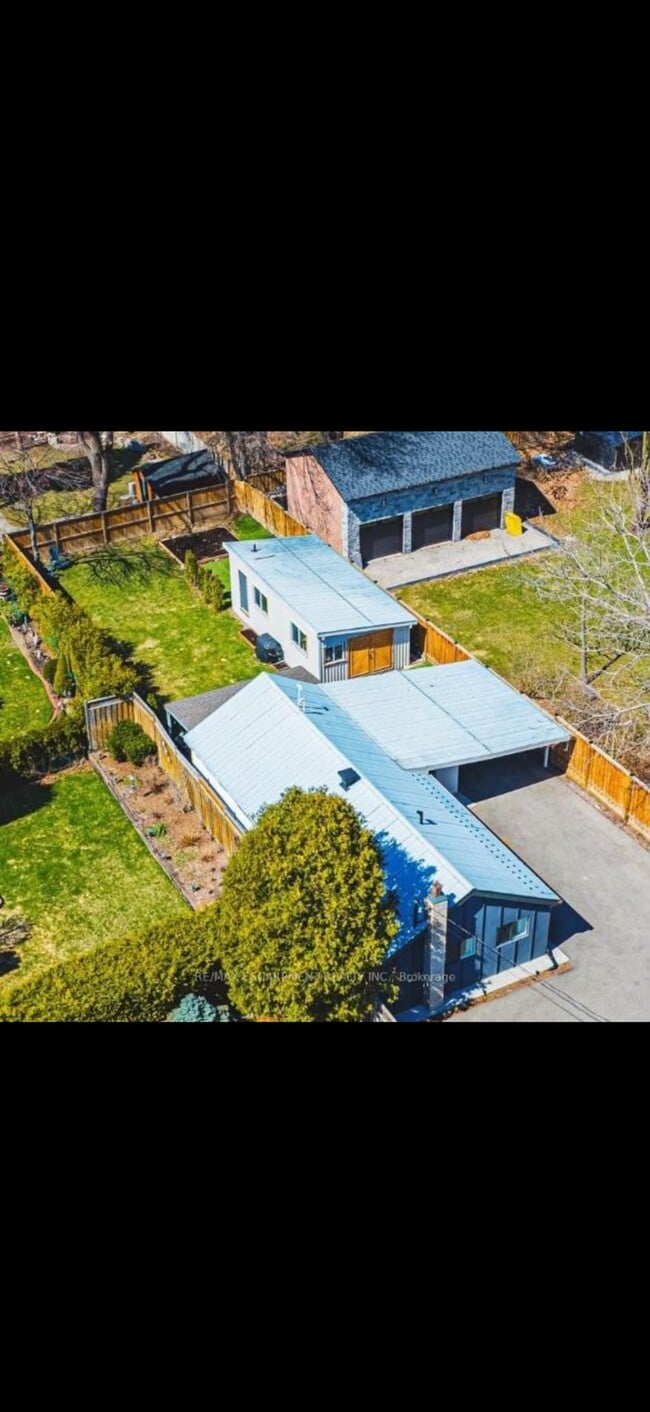 Photo - 121 Paisley Blvd E