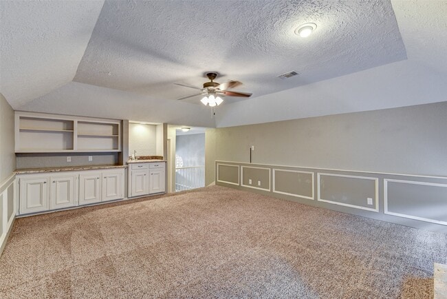 Building Photo - 18310 Lake Oaks Dr