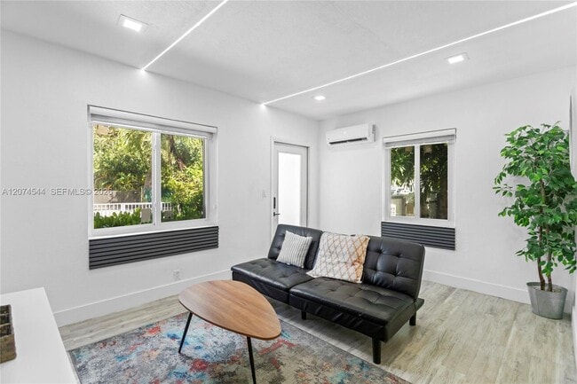 Photo - 5478 NW 1st Ave Unidad 5480