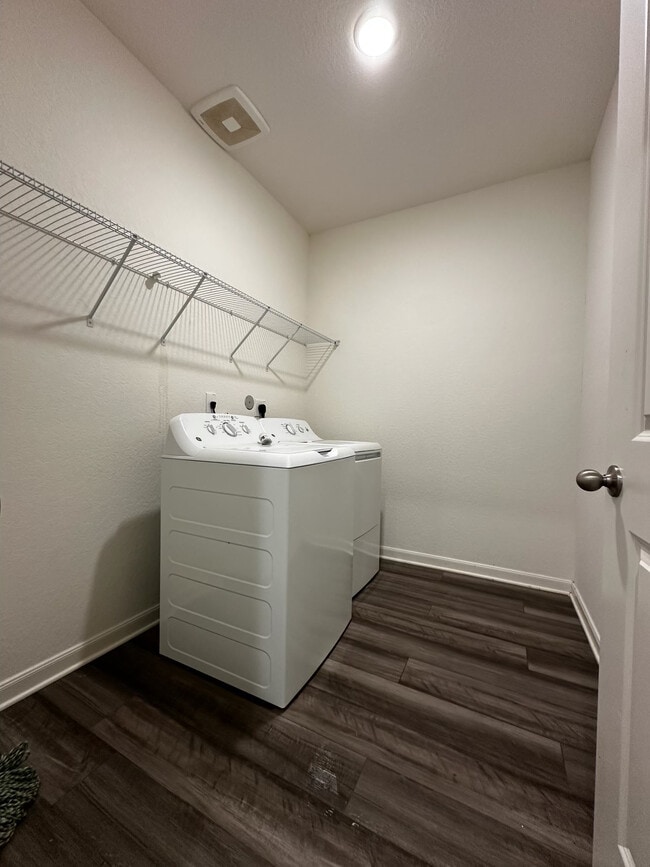 Building Photo - 14432 Woodland Vly