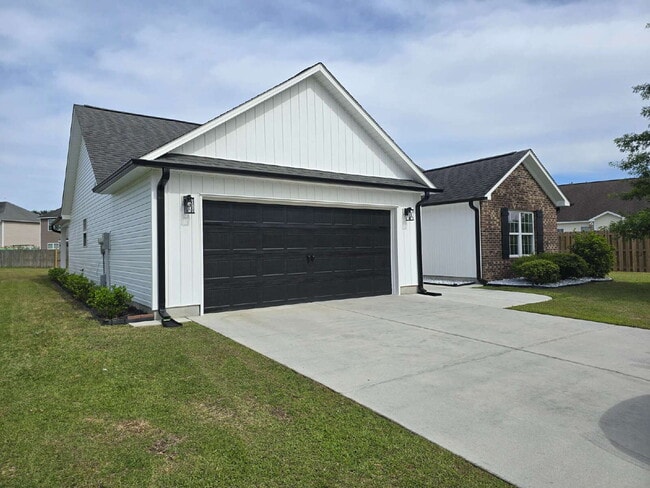 Photo - "Charming 3-Bedroom Retreat with Granite Finishes & Cozy Fireplace in Jacksonville!"