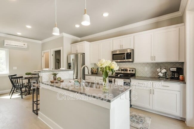 Building Photo - 410 Ziegler St Unit 410zie