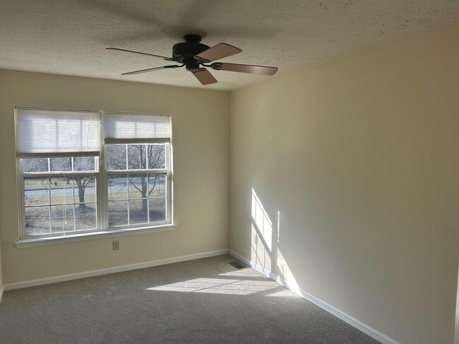 Photo - 892 N Waterford Ln