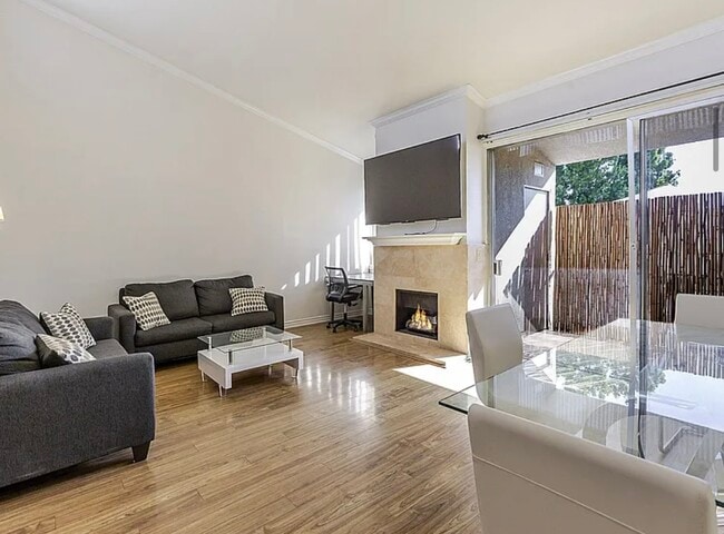 Photo - 5325 Newcastle Ave Unidad 328