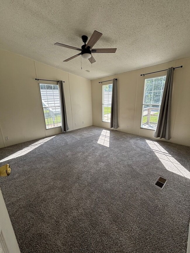 Photo - Beautiful 4 Bedroom Home in Blanchard!