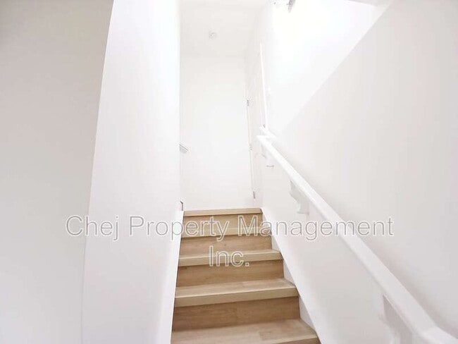 Photo - 20947-20920 20 Ave NW Unit Lower