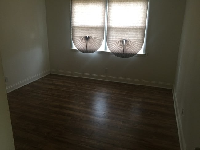 Fotografía del edificio - 4555 W Wellington Ave Unidad 2