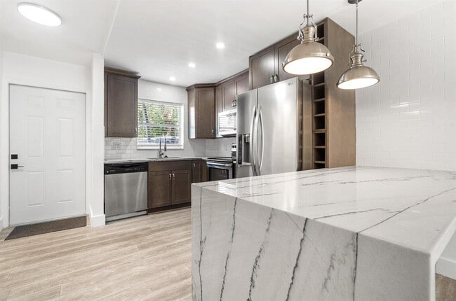 Building Photo - 809 W Oakland Park Blvd Unit K1