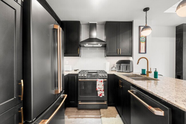 Photo - 3567 Lake Shore Blvd W Unit ID1345883P