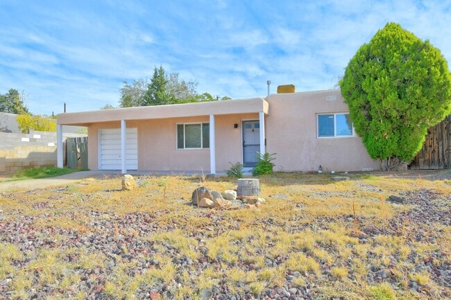 Building Photo - NE Heights 2 Bedroom 1 Bath with garage