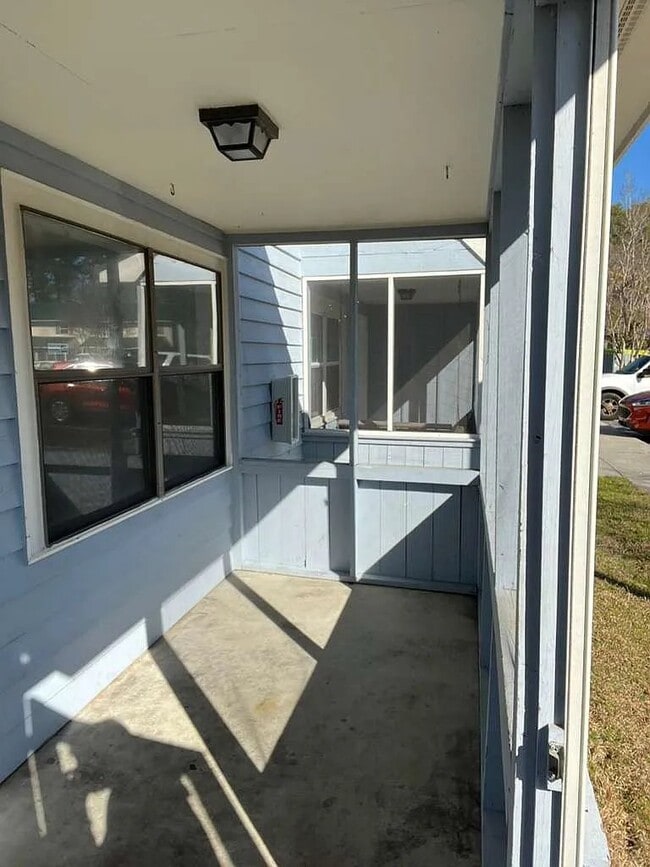 Photo - 1233 Shalom Dr