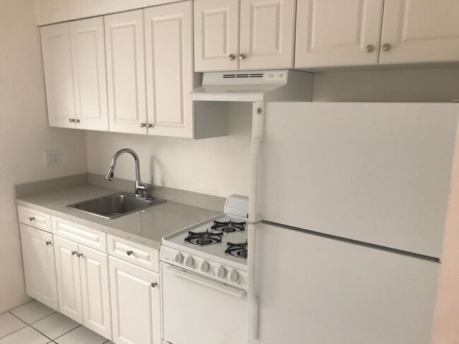 Building Photo - 2140 California St Unit 3