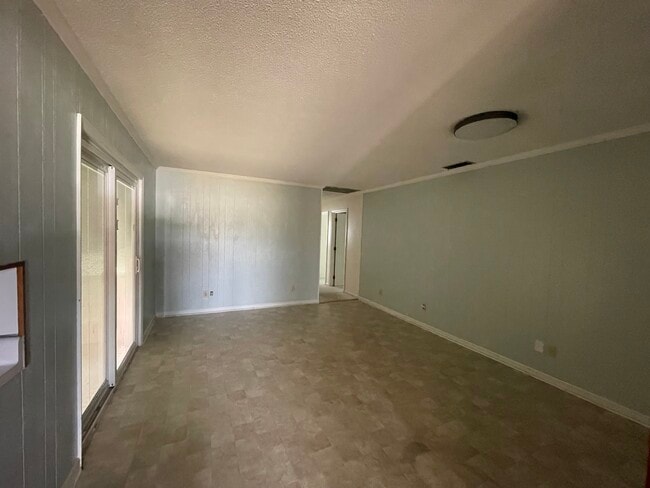 Photo - 213 E Pecan Rd
