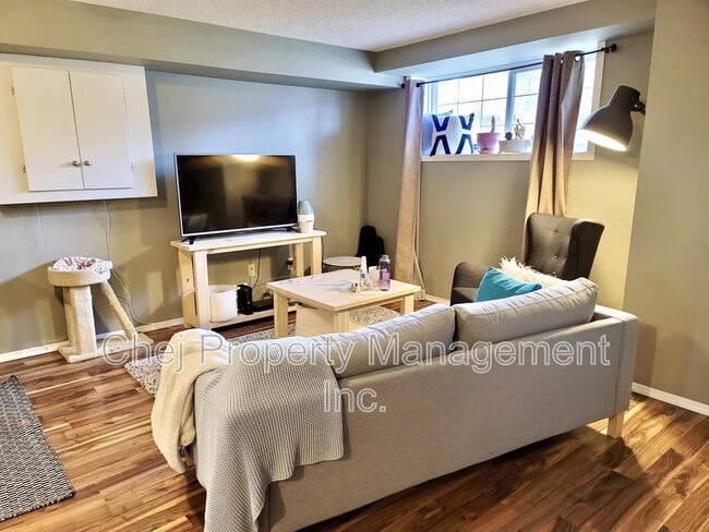 Building Photo - 148 Brintnell Blvd NW Unit Lower