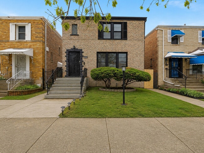 Building Photo - 10606 S Vernon Ave