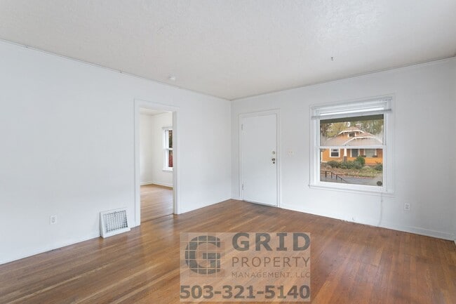 Photo - Charming 2 Bedroom Available in Popular N Kenton Neighborhood!