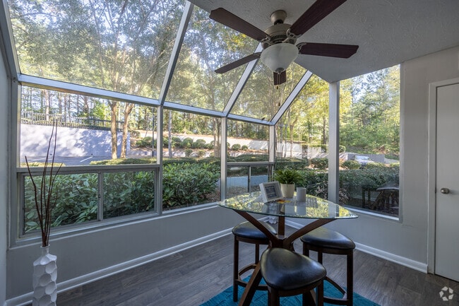 1BR, 1BA - 706SF