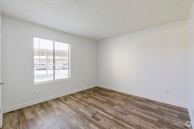 2BR, 2BA - 950SF - Primary Bedroom