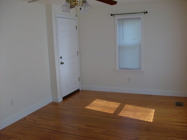 Living room - 304 S Broad St