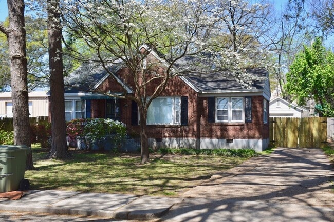 1 Bedroom, 1 Bathroom Upstairs apartment n... - 1 Bedroom, 1 Bathroom Upstairs apartment n...