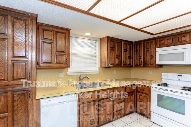 Photo - 700 Cedar Oaks Ln House