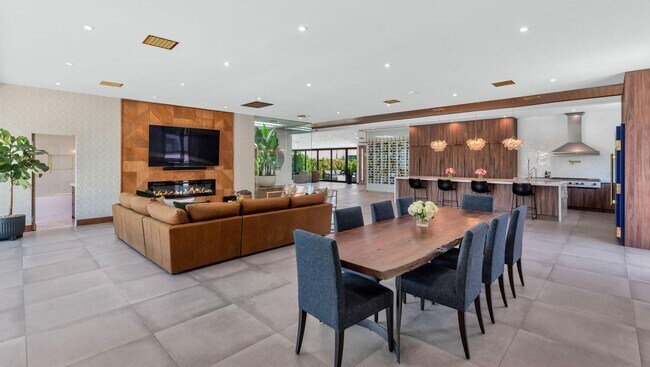 Photo - 5812 N 44th Pl