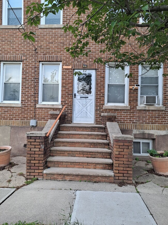 Building Photo - 53 Florence Ave Unit 2nd Floor Rental