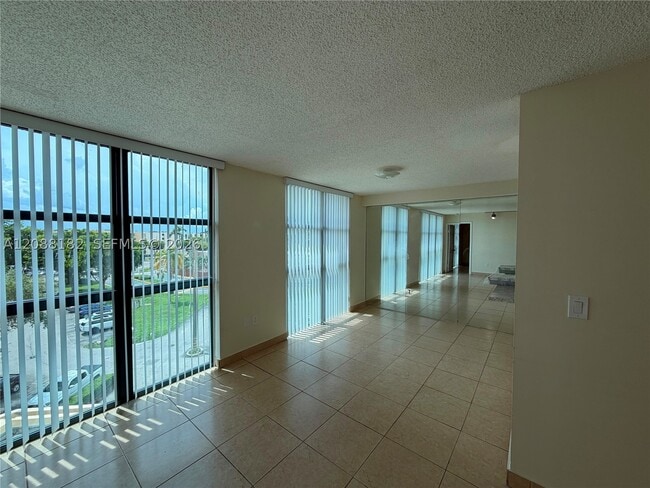 Building Photo - 11780 SW 18th St Unit 501-2