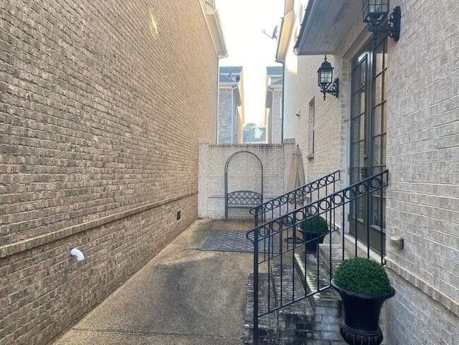 Photo - 4BR/4.5BA Furnished Townhome For Rent