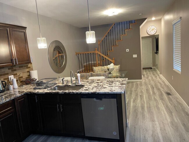 Photo - 362 Hosack St