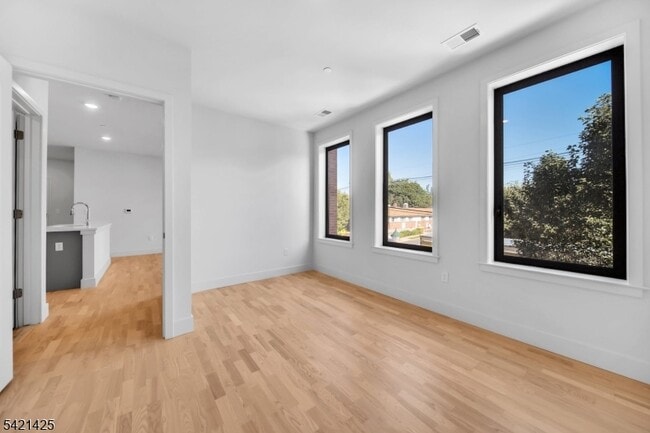 Building Photo - 1037 Amboy Ave