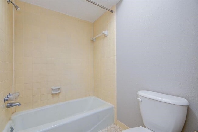 Building Photo - 11918 Glenway Dr