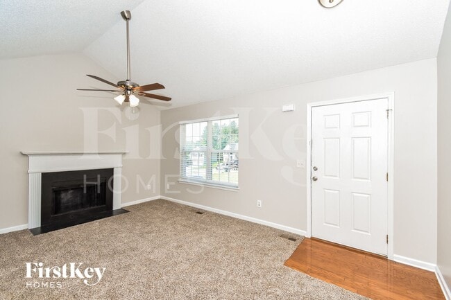 Photo - 209 Oakwood Pl