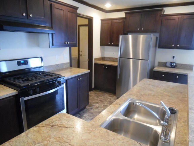 Stainless Steel Appliances - Carrington Pointe