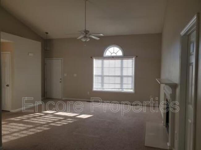 Photo - 433 Haybale Ct